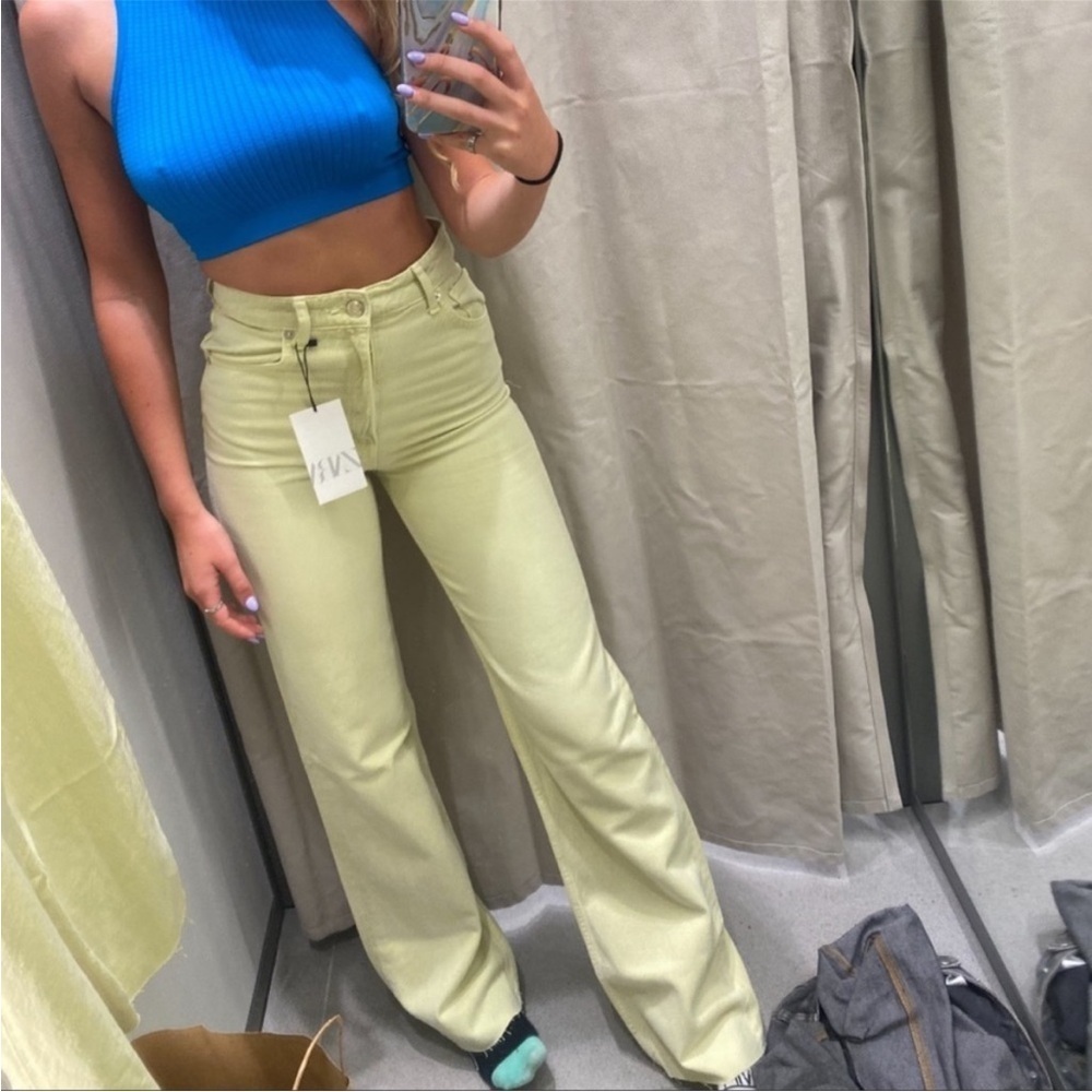 NEW Zara Neon denim pants size 4
🚨 no discount